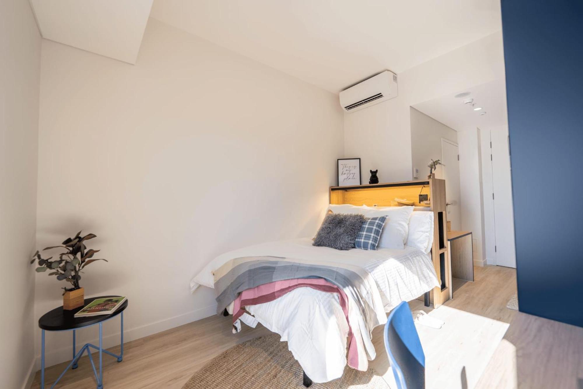 For Students Only Self Contained At The Switch Kensington *